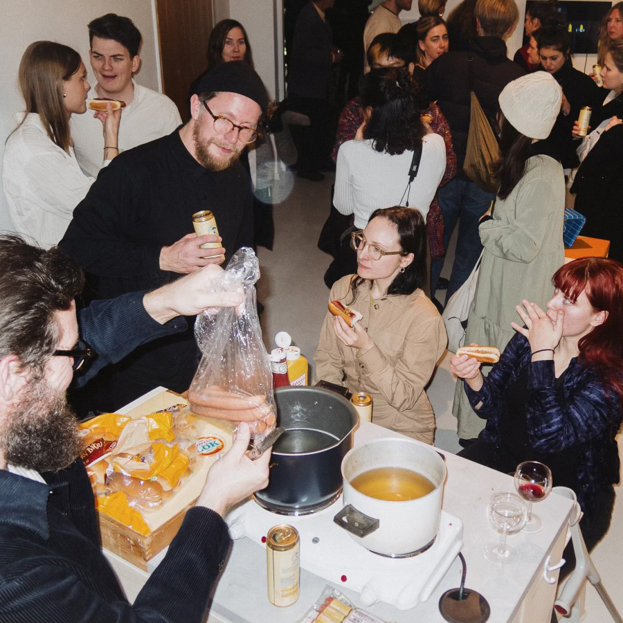 Meet eat & greet